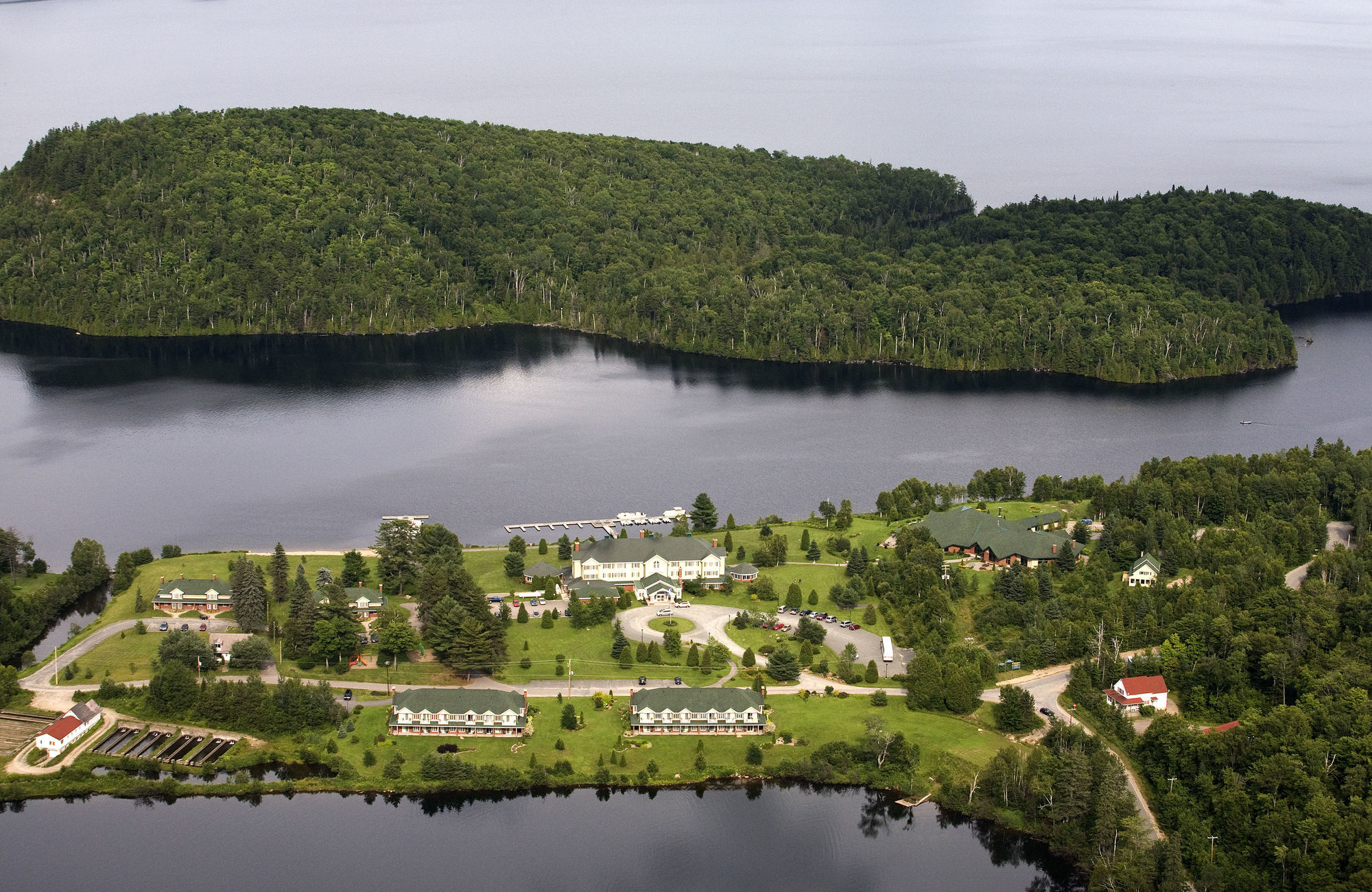 Auberge Du Lac-A-L'Eau-Claire Saint-Alexis-des-Monts Exterior foto