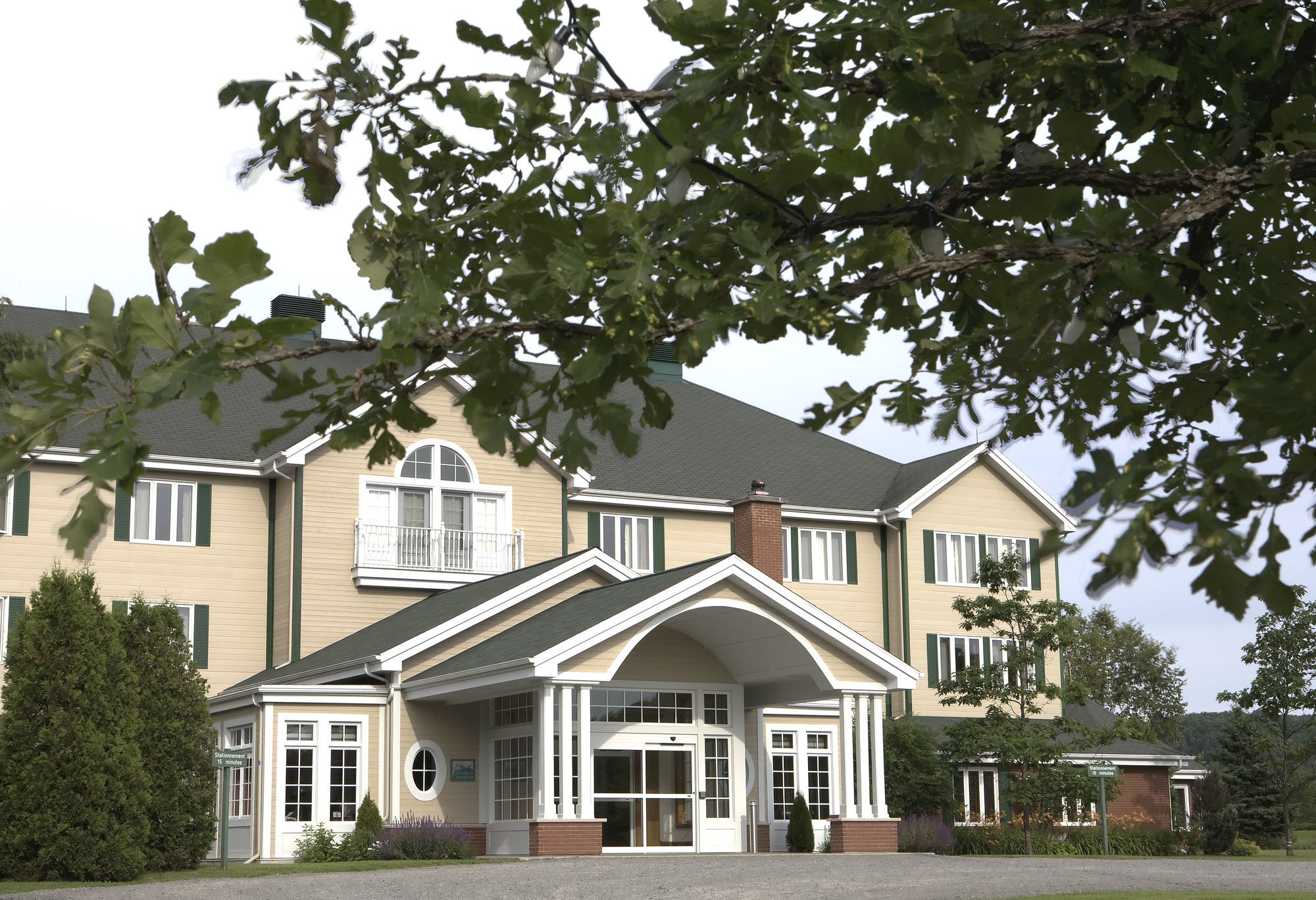 Auberge Du Lac-A-L'Eau-Claire Saint-Alexis-des-Monts Exterior foto